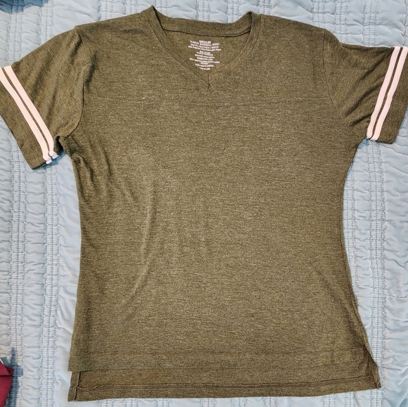 Tops - Women's V-Neck Baseball Tshirt Size Medium NWOT